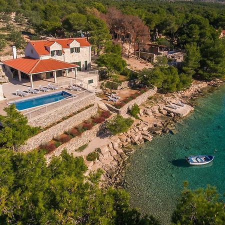 Luxury Villa Kate - In Lucice Bay With Turquoise Sea, Amazing Seaviews, And Heated Pool ミルナ エクステリア 写真