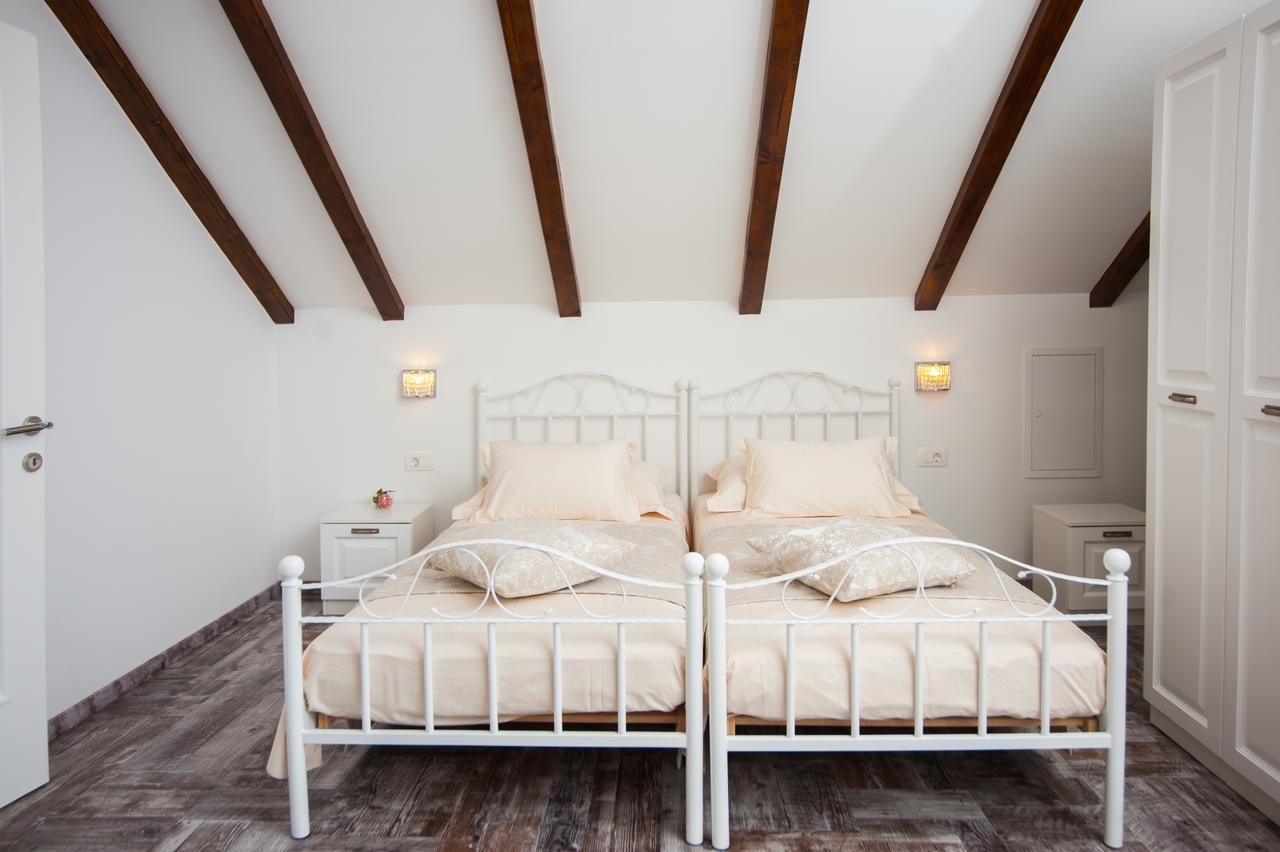 Luxury Villa Kate - In Lucice Bay With Turquoise Sea, Amazing Seaviews, And Heated Pool ミルナ エクステリア 写真