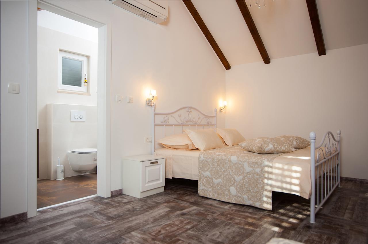 Luxury Villa Kate - In Lucice Bay With Turquoise Sea, Amazing Seaviews, And Heated Pool ミルナ エクステリア 写真