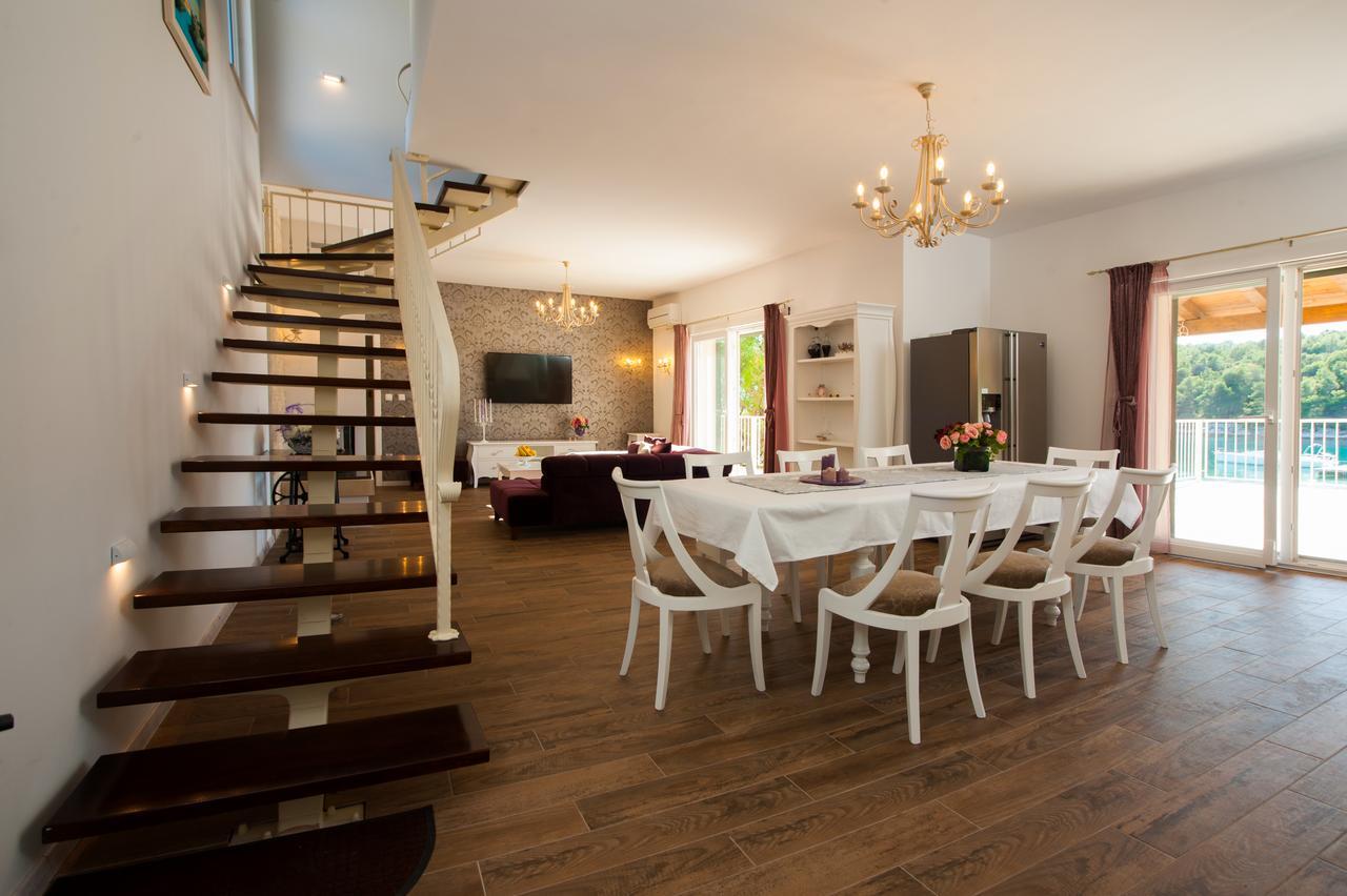 Luxury Villa Kate - In Lucice Bay With Turquoise Sea, Amazing Seaviews, And Heated Pool ミルナ エクステリア 写真
