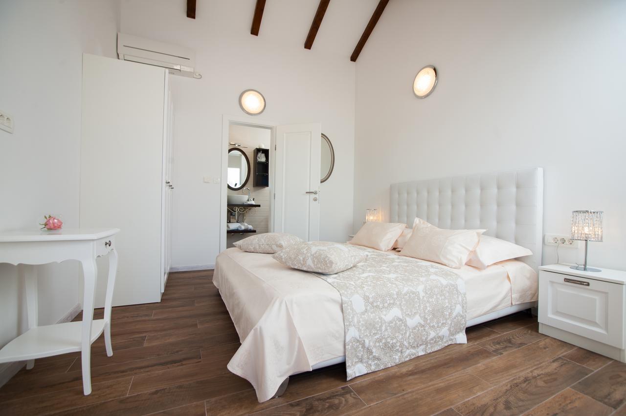 Luxury Villa Kate - In Lucice Bay With Turquoise Sea, Amazing Seaviews, And Heated Pool ミルナ エクステリア 写真