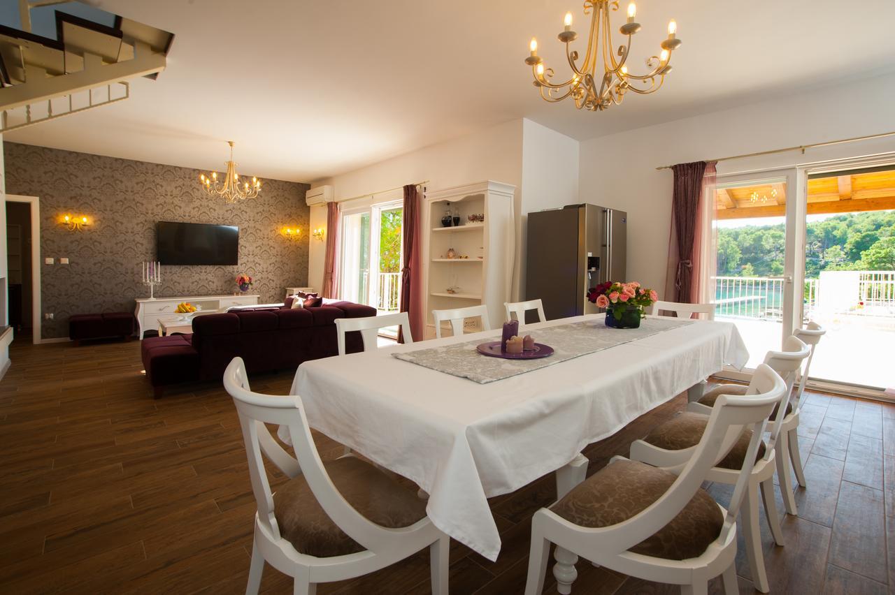 Luxury Villa Kate - In Lucice Bay With Turquoise Sea, Amazing Seaviews, And Heated Pool ミルナ エクステリア 写真
