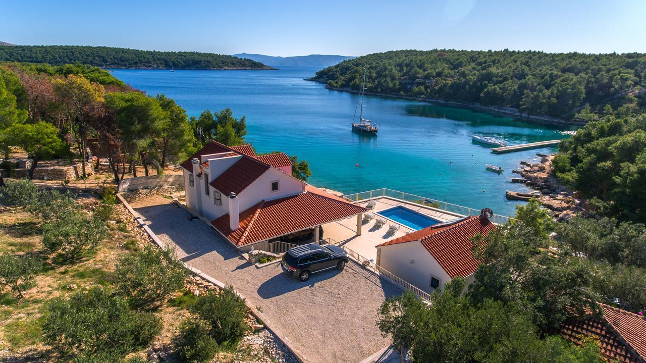 Luxury Villa Kate - In Lucice Bay With Turquoise Sea, Amazing Seaviews, And Heated Pool ミルナ エクステリア 写真